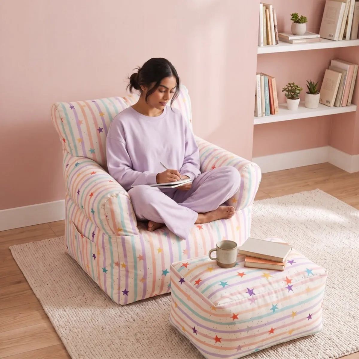 Royal Chair Joice: woman in lilac writing in a notebook - Magalis Egypt